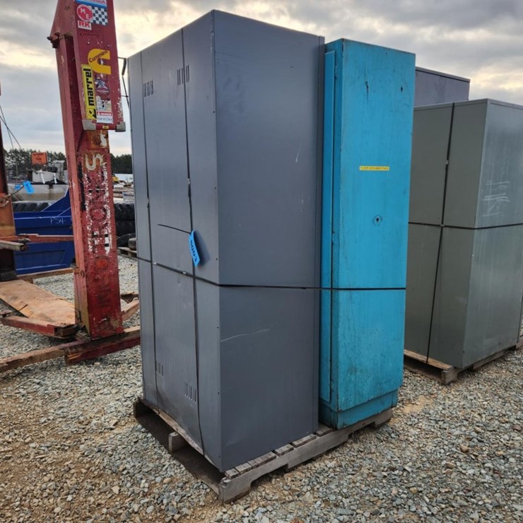 #6038 • (2) Cabinets