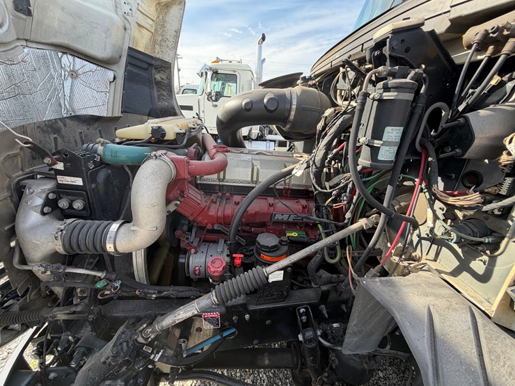 2016-mack-pinnacle-cxu613-image-26