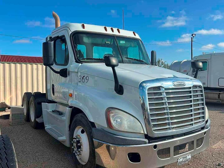 2014-freightliner-cascadia-image-2
