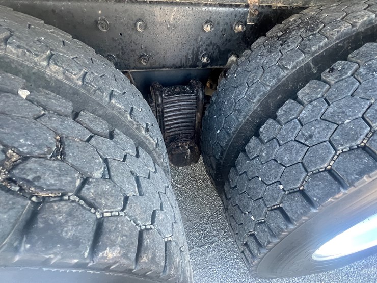 2004-mack-granite-cv713-image-15