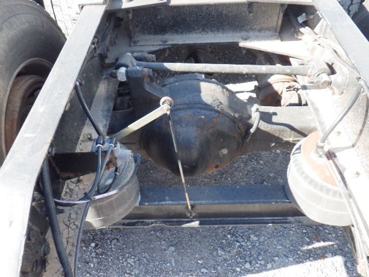 2016-peterbilt-579-image-12