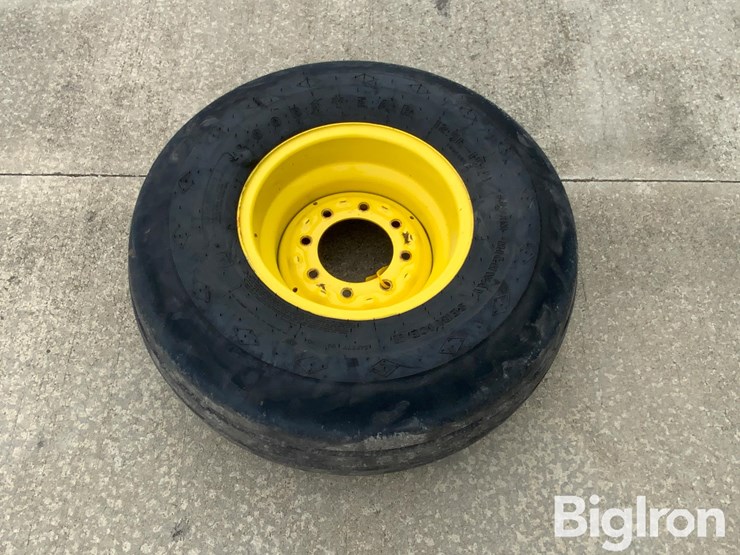 goodyear-12.5l-15-tire-on-a-8-bolt-rim-image-8