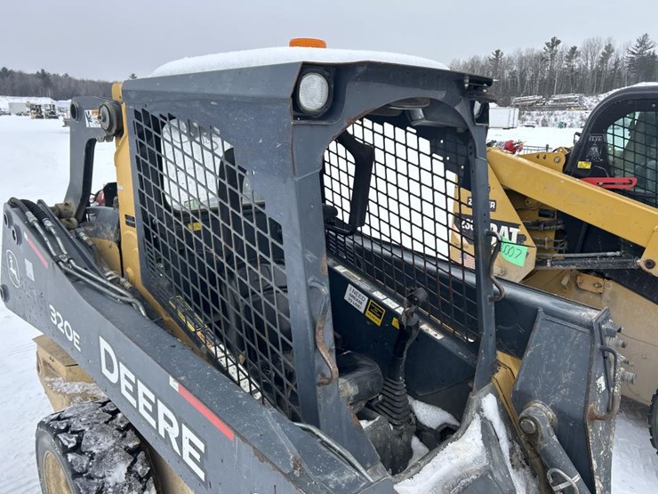 deere-320e-image-37