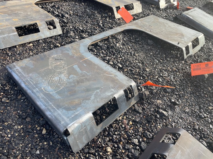 #1186-•-unused,-skidsteer-open-center-weldable-quick-attach-plate-image-1