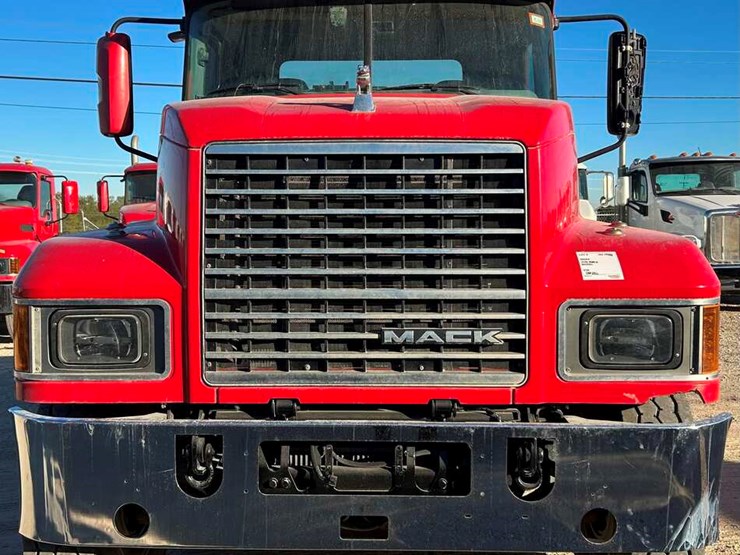 2020-mack-pinnacle-image-13