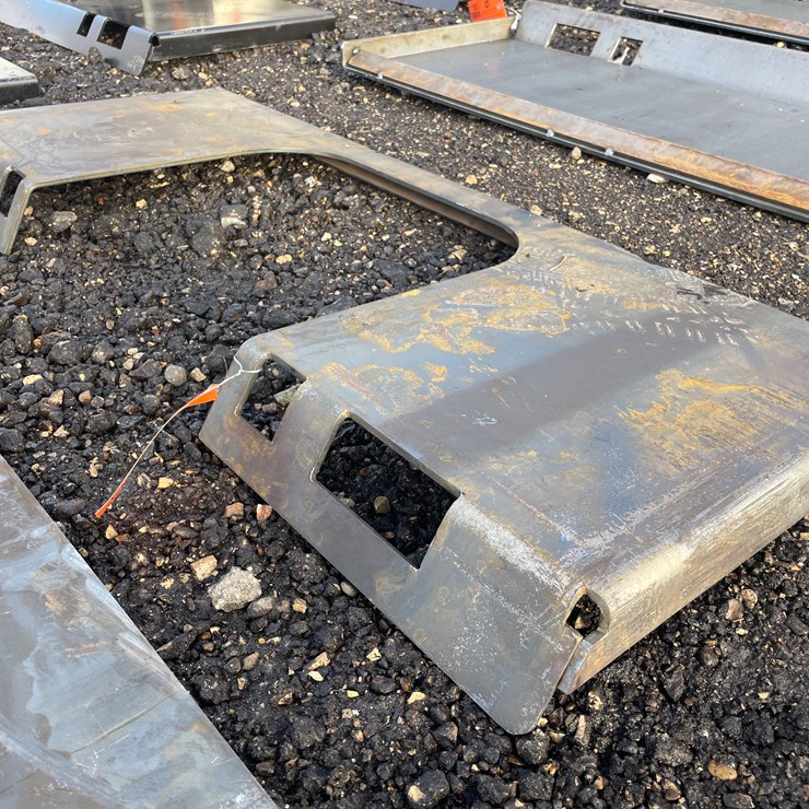 #1183 • Unused, Skidsteer Open Center Weldable Quick Attach Plate