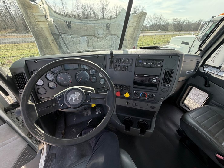 2016-mack-pinnacle-cxu613-image-29