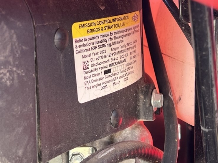 2023-craftsman-r110-ride-on-mower-image-18