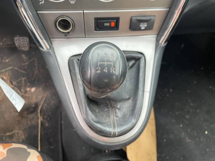 #1026-•-2006-pontiac-vibe-hatchback-(has-wi-title)-image-26