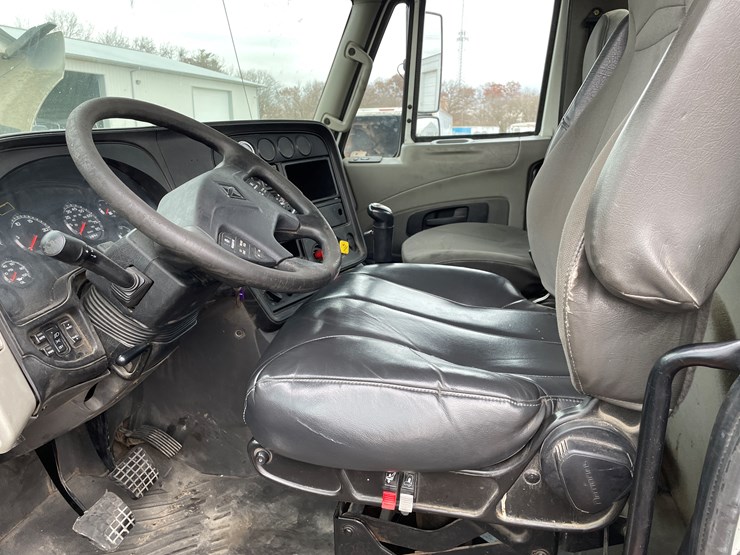 #1000-•-2015-international-tandem-axle-day-cab-semi-tractor-(has-wi-title)-image-35