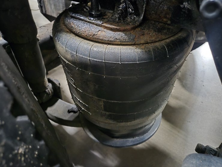 #2295-•-2016-freightliner-cascadia-day-cab-truck-tractor-image-45