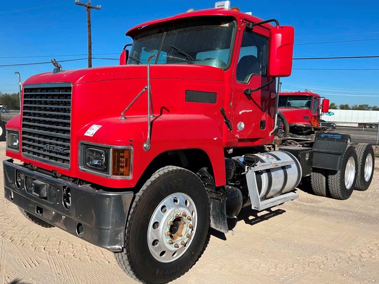 2020-mack-p164t-image-1
