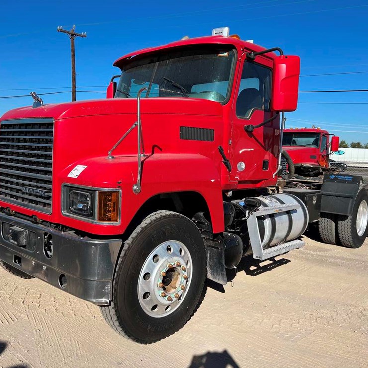 2020 MACK P164T