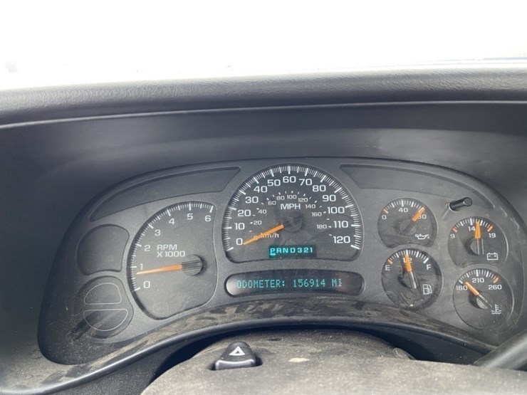 2004-chevrolet-silverado-4x4-pickup-image-24