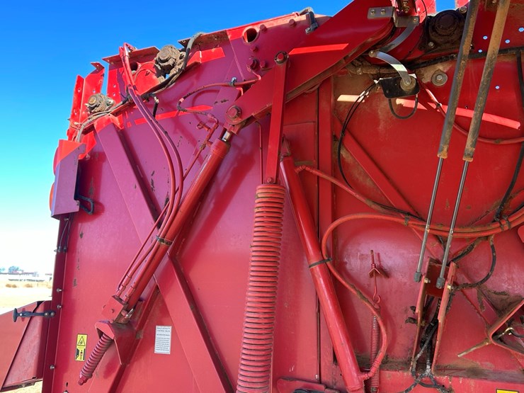 #87-•-2015-new-holland-rb560-image-23