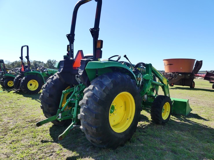 2019-john-deere-4044m-image-3