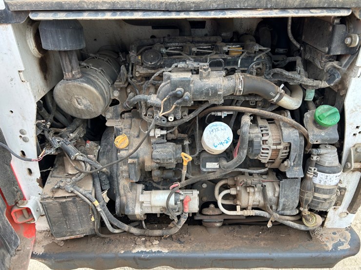 2019-bobcat-t740-image-10