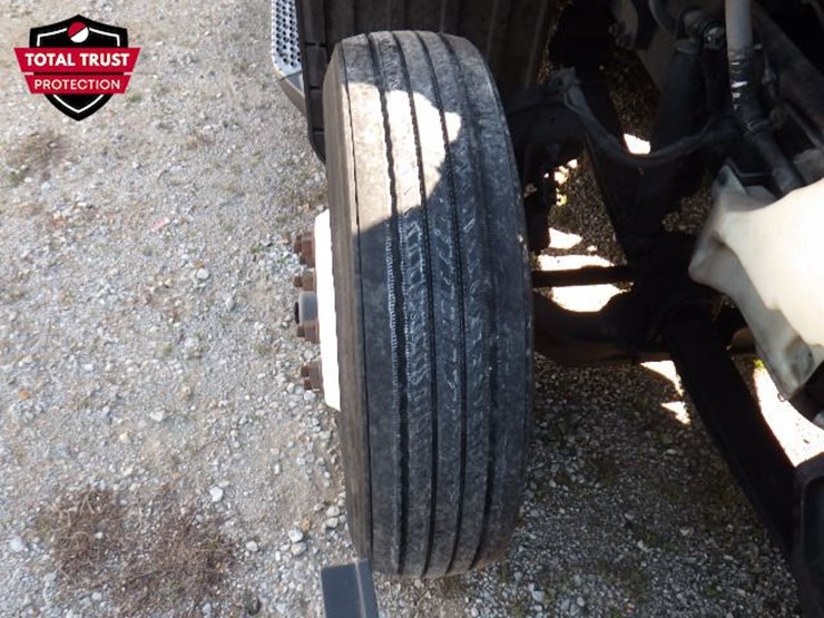 2023-peterbilt-579-image-26