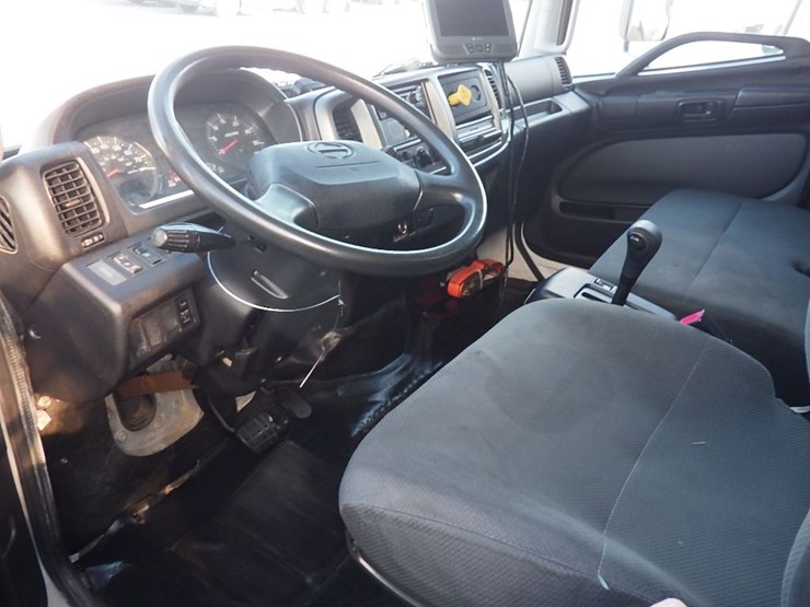 2020-hino-268a-image-7