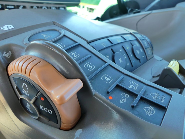 2017-john-deere-6195r-image-17