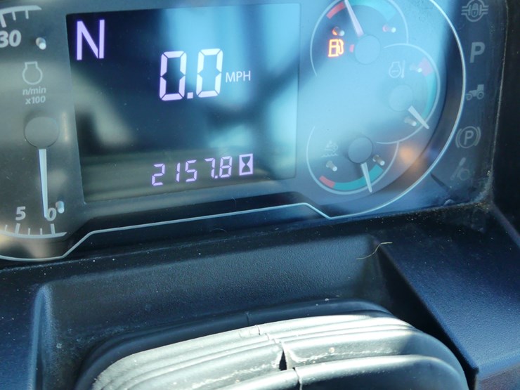 2020-john-deere-6105e-image-15