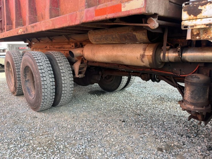 #2201-•-1988-freightliner-mb80-tandem-axle-dump-truck-image-24