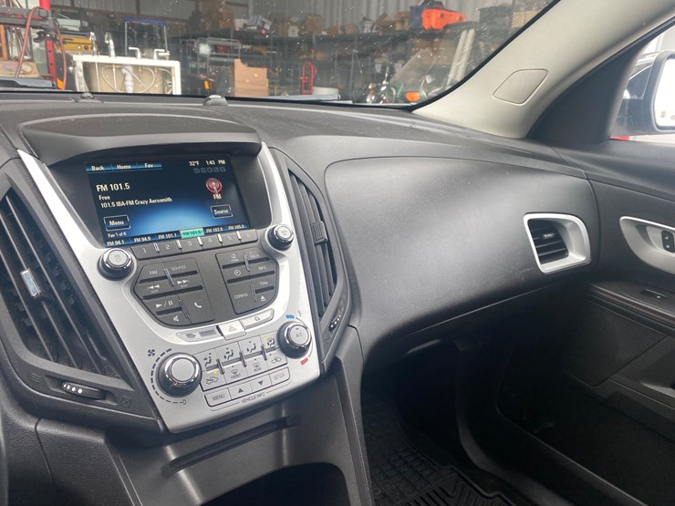 2015-chevrolet-equinox-lt-image-13