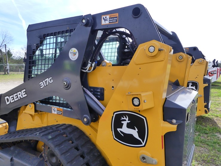 2023-deere-317g-image-8