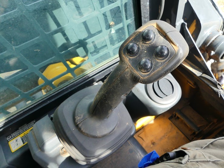 2023-deere-317g-image-16