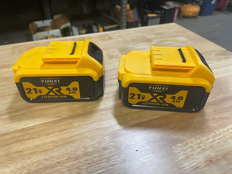 #2042-•-dewalt-style-cut-off-tool-kit-with-batteries-and-case-(pr11)-image-9