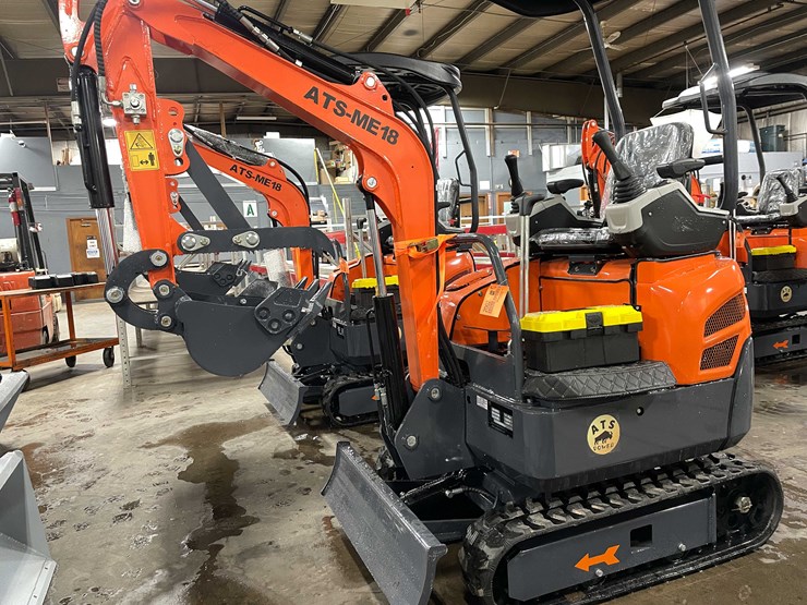 #2002-•-2025-unused-me18-mini-excavator-(o9)-image-1