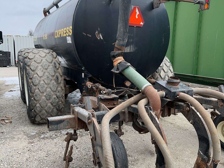 balzer-manure-tank-with-raven-computer-control,-for-knifing-in-manure,-6800-gallon-tank,-hydraulic-pump,-no-pto-image-8