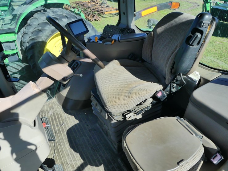 2012-john-deere-8235r-image-10