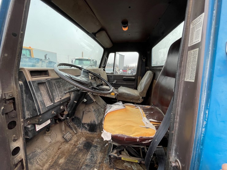 #1015-•-1992-navistar-international-transportation-flatbed-truck-(has-wi-title)-image-43