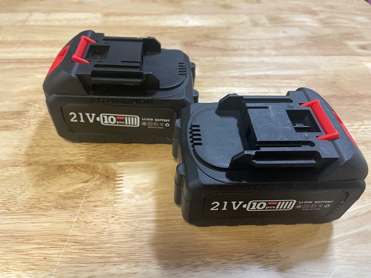 #2032-•-dewalt-style-21v-cordless-leaf-blower-with-(2)-li-ion-batteries-and-charger-(pr12)-image-12