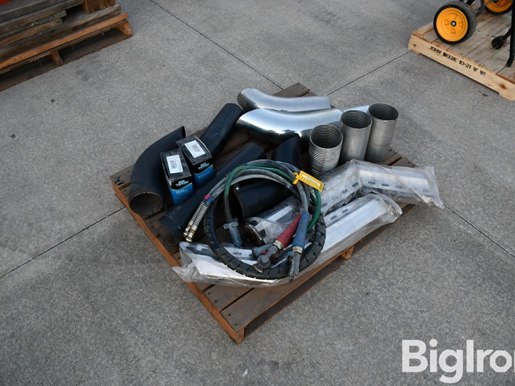 pallet-of-truck-tractor-parts-image-3