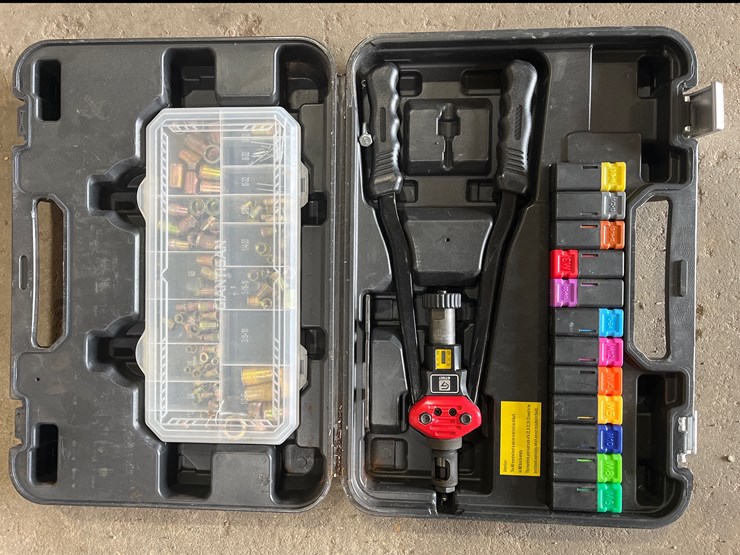 #80-•-giantisan-insert-gun-and-accessories-image-2