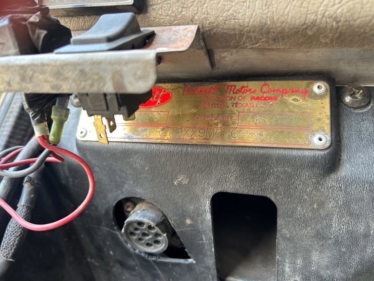 2009-peterbilt-340-image-16