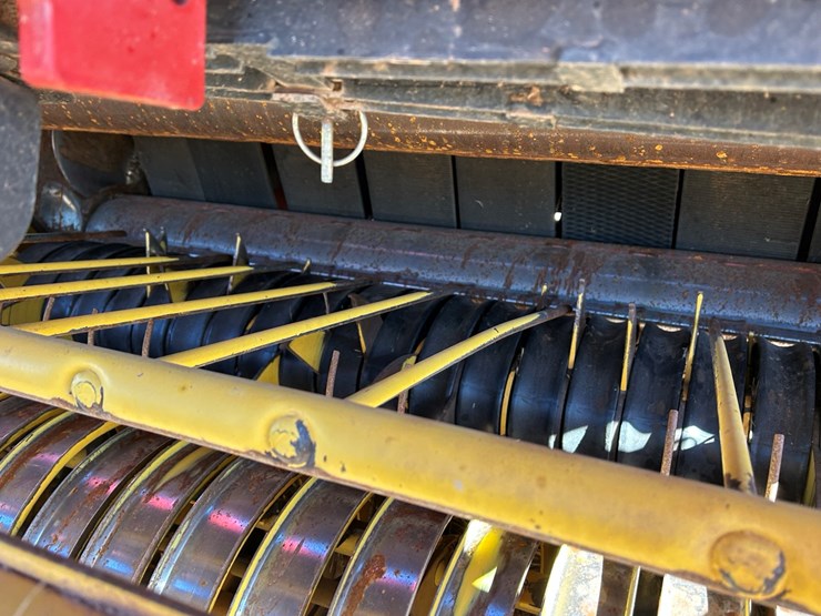 #87-•-2015-new-holland-rb560-image-14