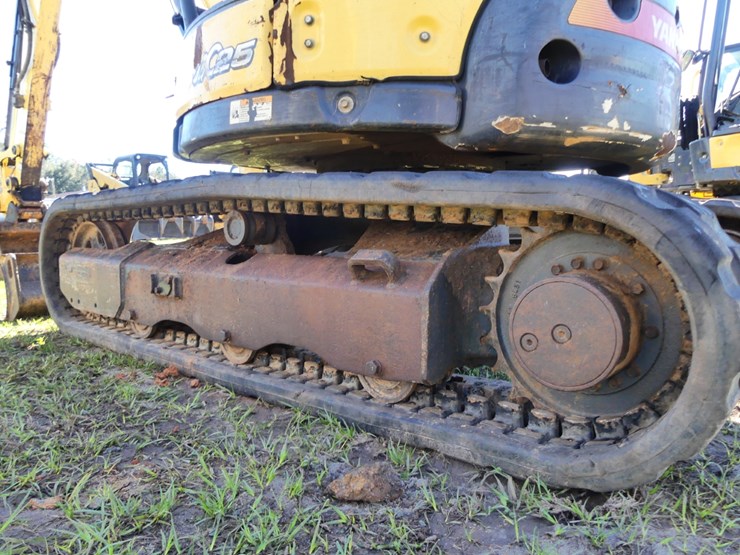 2016-yanmar-vio25-image-5