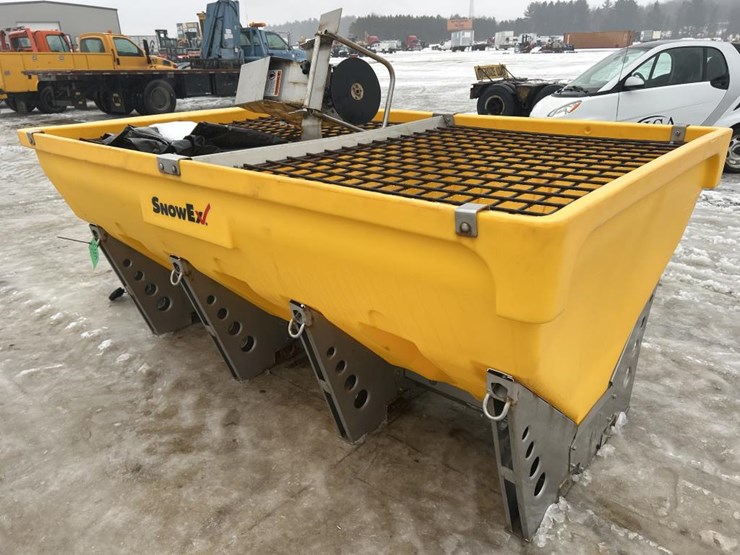#5004-•-snowex-tailgate-hopper-salt/sand-spreader-image-7