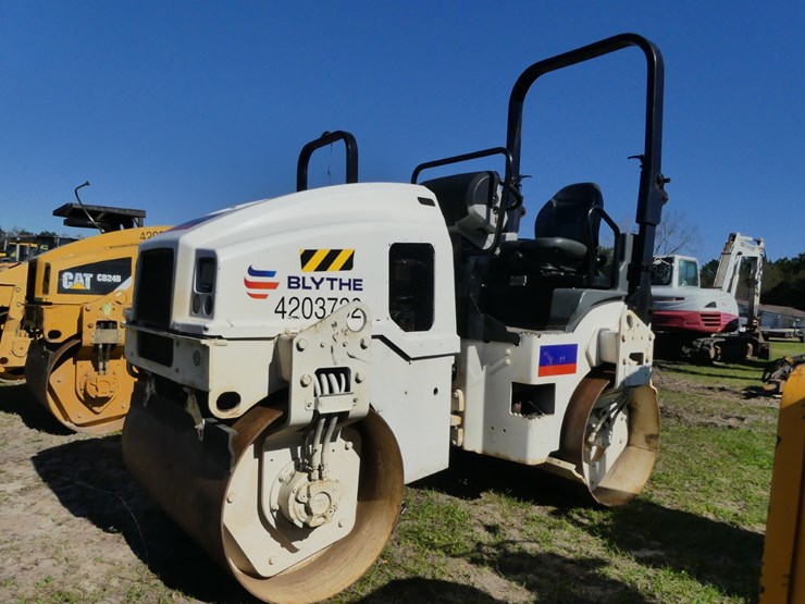 2014-caterpillar-cb24b-image-1