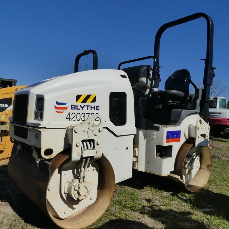 2014 CATERPILLAR CB24B