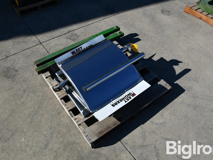 fleet-engineers-2-fenders-and-2-brackets-image-3