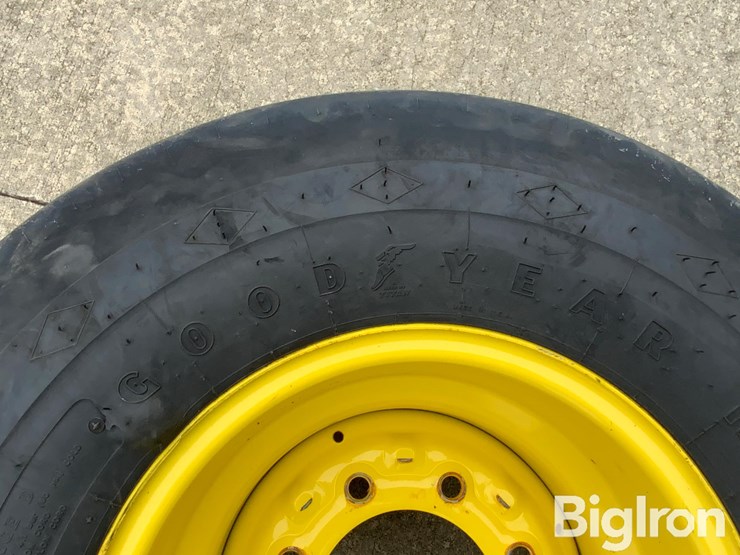 goodyear-12.5l-15-tire-on-a-8-bolt-rim-image-9