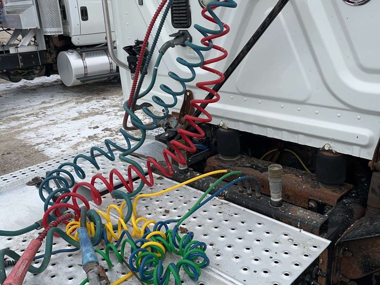 2014-freightliner-cascadia-125-image-11