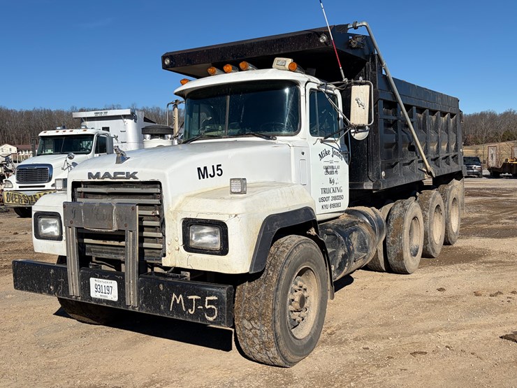 2011-mack-rd688s-image-1