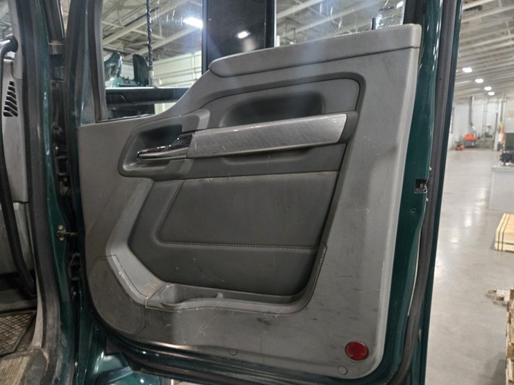 2017-kenworth-t680-image-59