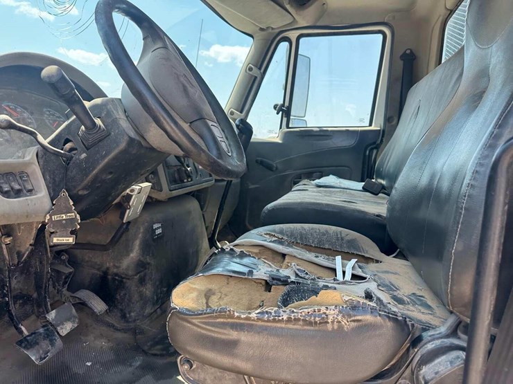 2013-international-durastar-4300-image-2