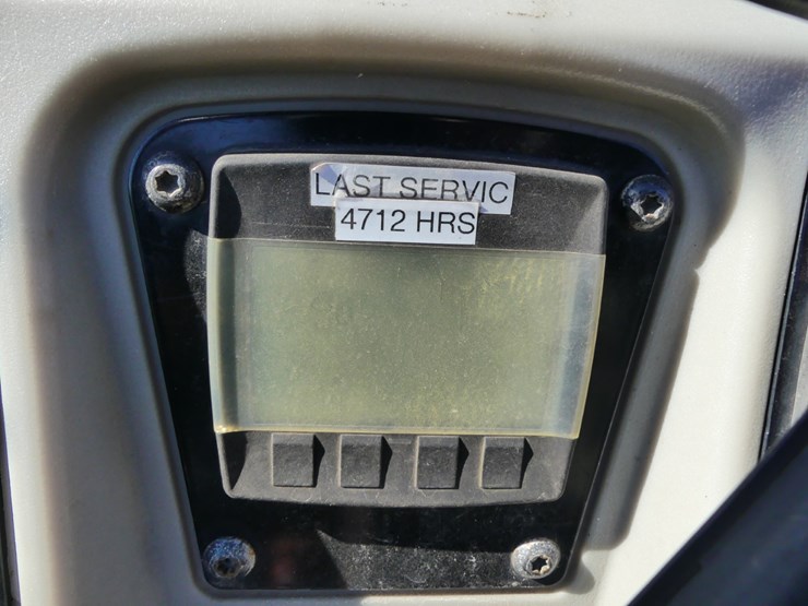 2014-caterpillar-cb24b-image-12